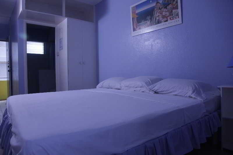 Meridian Inn Oistins Buitenkant foto