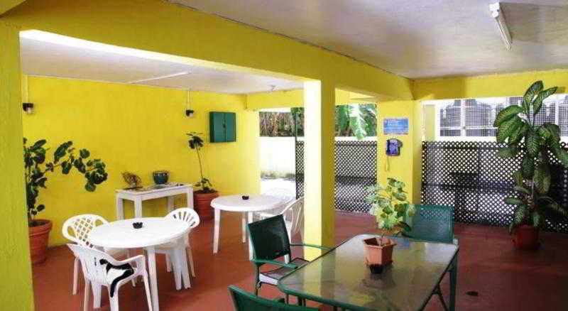 Meridian Inn Oistins Buitenkant foto